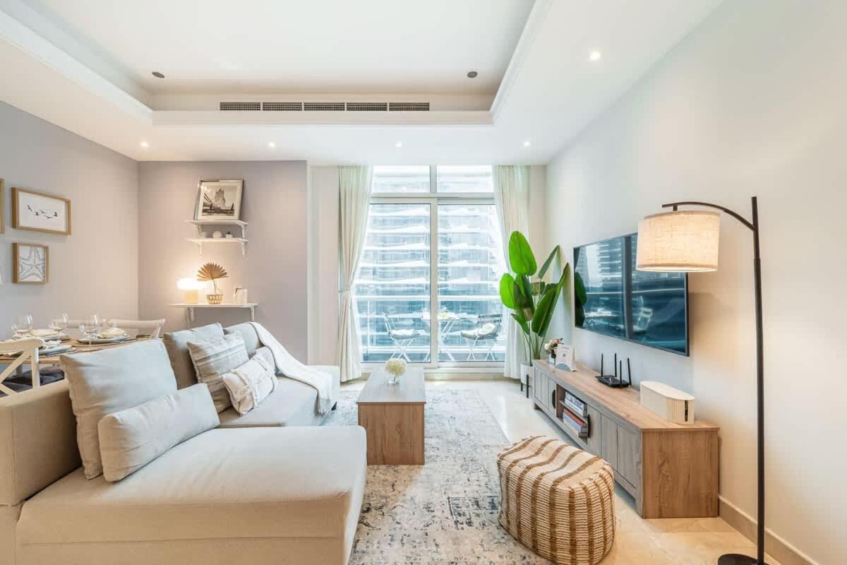 Airstay - 1br Retreat - Stunning Marina Views - Monthly Offer Available Apartment