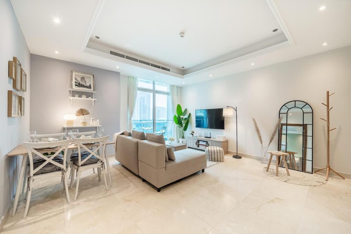 Airstay - 1br Retreat - Stunning Marina Views - Monthly Offer Available Apartment *